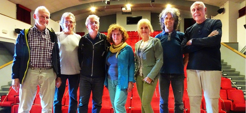 Il trio di New Eos sulla destra, accompagnato dagli organizzatori della Sat e del Comune di Brentonico Il trio di New Eos sulla destra, accompagnato dagli organizzatori della Sat e del Comune di Brentonico